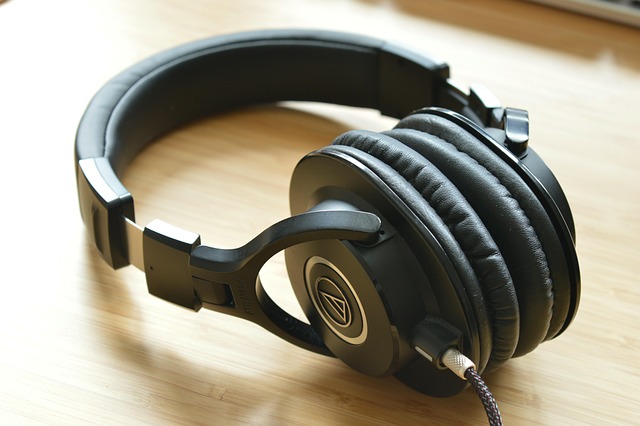 headphones, laptop, dj, music, dj controller, disc jockey, headset, audio, sound, entertainment, playing, nightlife, party, club, headphones, headphones, headphones, music, music, music, music, music, headset, audio, sound, entertainment, entertainment, party, party, party, club, club