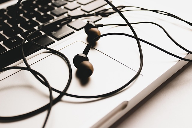 desk, laptop, computer, macbook, keyboard, macbook pro, tech, technology, apple, electronics, minimal, digital, music, headphones, headset, listening, earphone, sound, earbuds, earbuds, earbuds, earbuds, earbuds, earbuds